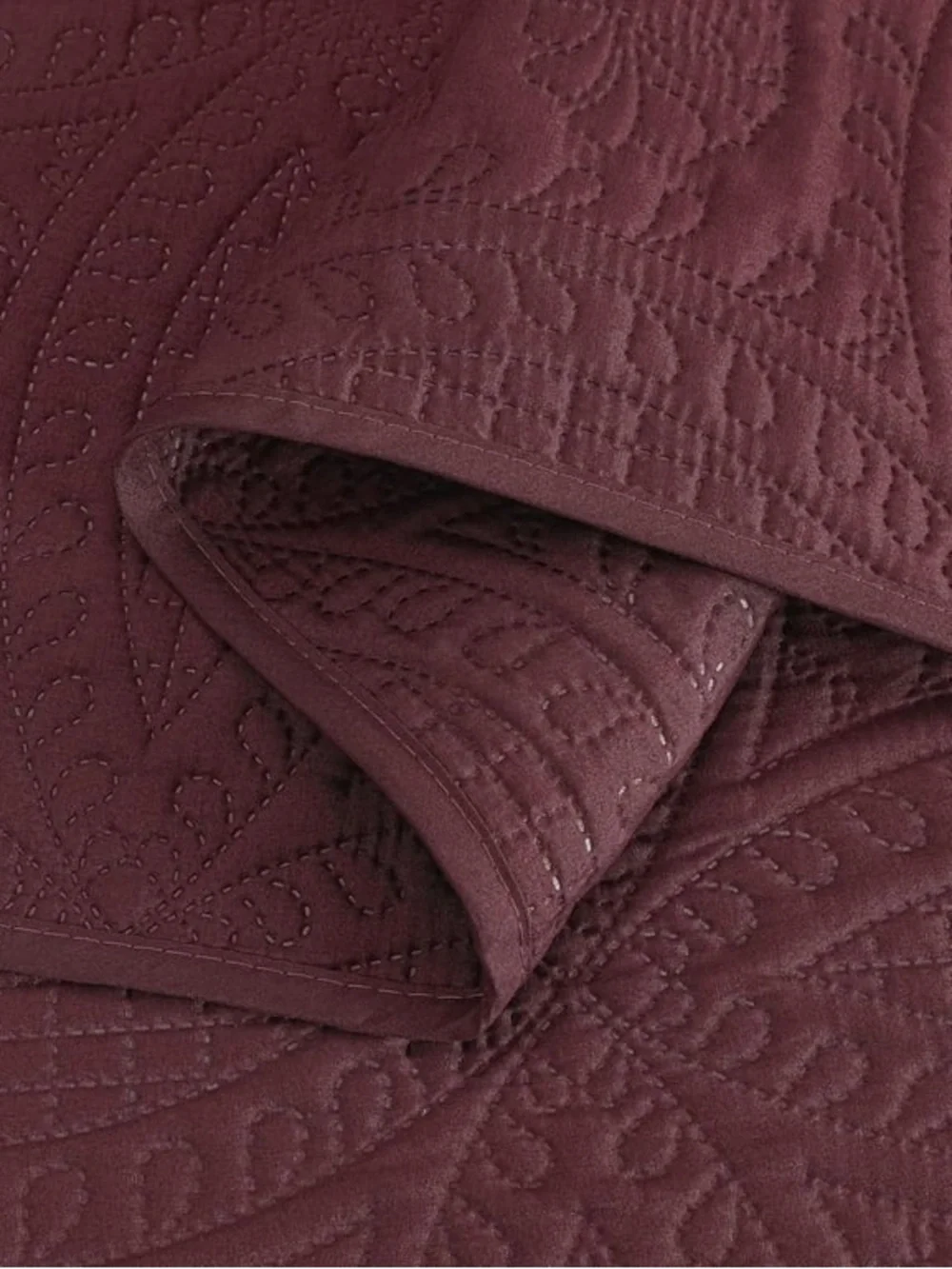Queen 3 piece Quilted Bedspread Set in Burgundy